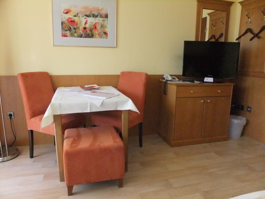 Aparthotel Christine Bad Füssing Стая снимка