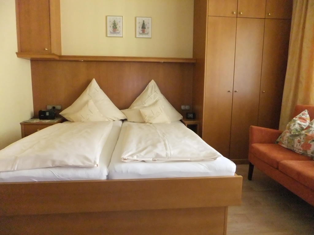 Aparthotel Christine Bad Füssing Стая снимка